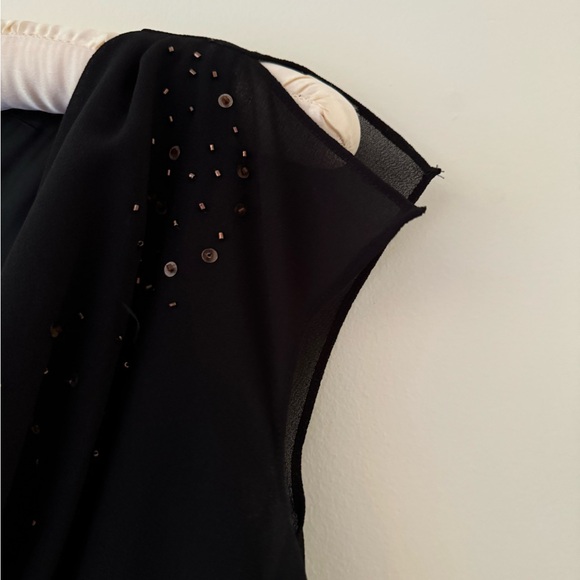 Beautiful Classy Amanda Smith, Two (2) Piece Set, Skirt and Top, Size 6 - Picture 5 of 10